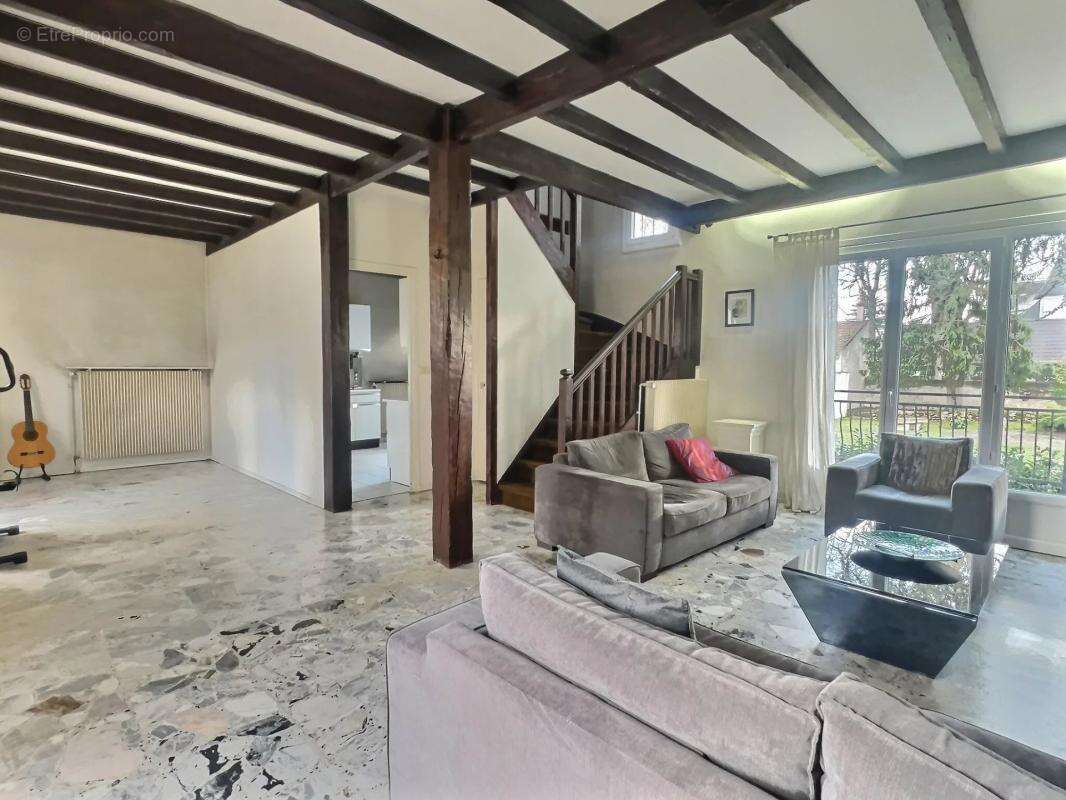 Maison à SAINT-MAUR-DES-FOSSES