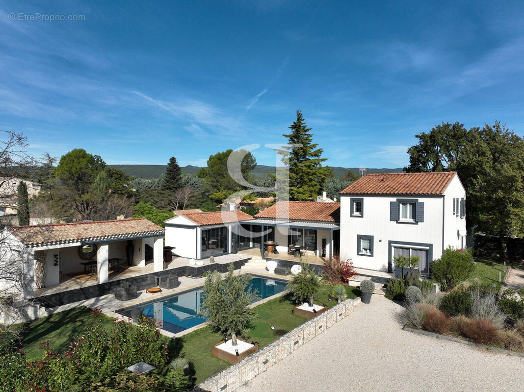 Maison à L'ISLE-SUR-LA-SORGUE
