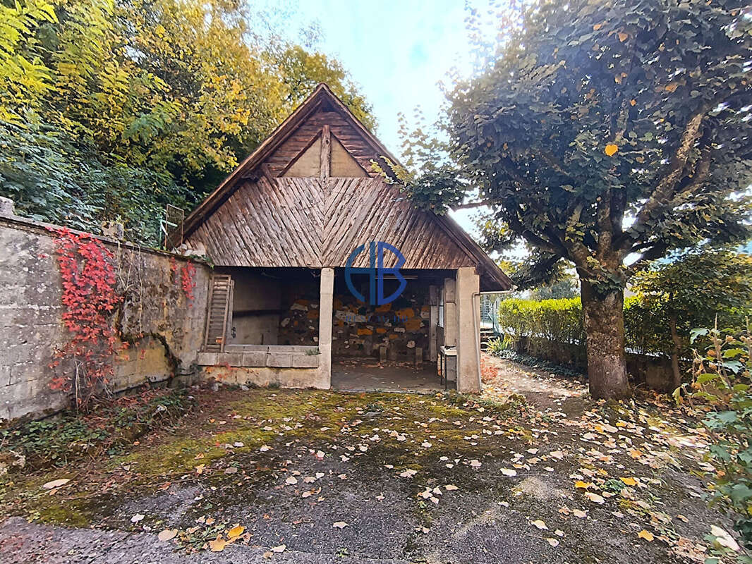 Maison à VIRIEU-LE-GRAND