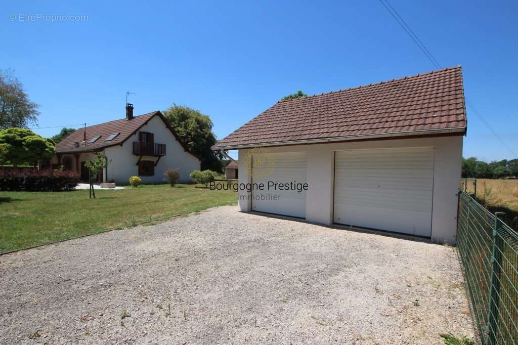 Belle longere des annees 1950 de 174 m² avec dependances, terrain de 3794 m² et mare - photo 5