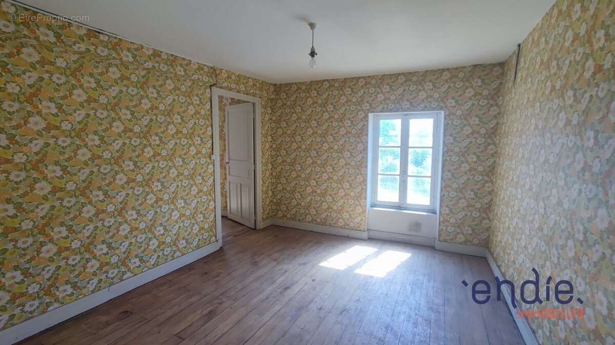 MOLLES Ensemble immobilier de 170m² à rénover - photo 12