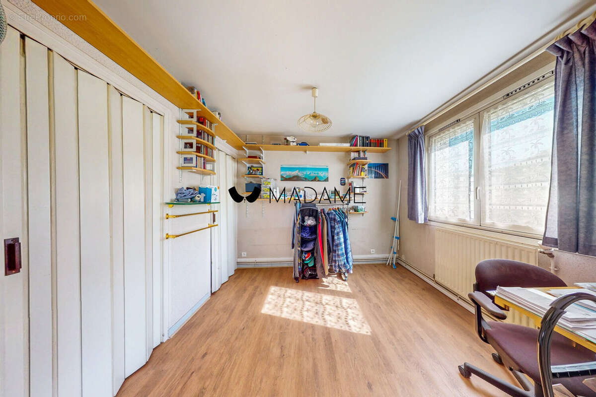 Appartement à SAINT-MARTIN-D'HERES