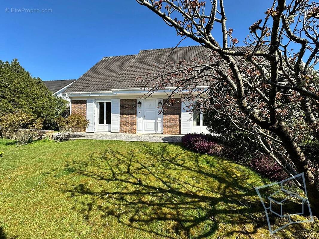 Maison à VOISINS-LE-BRETONNEUX