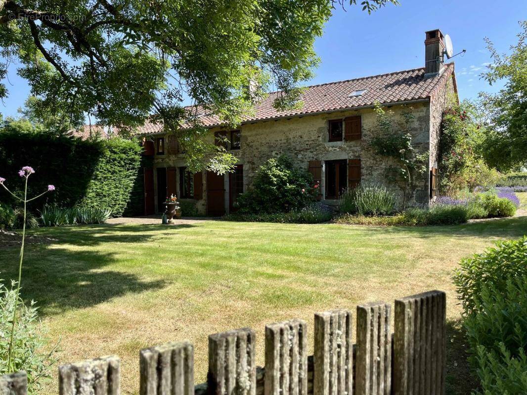 Maison à DARNAC