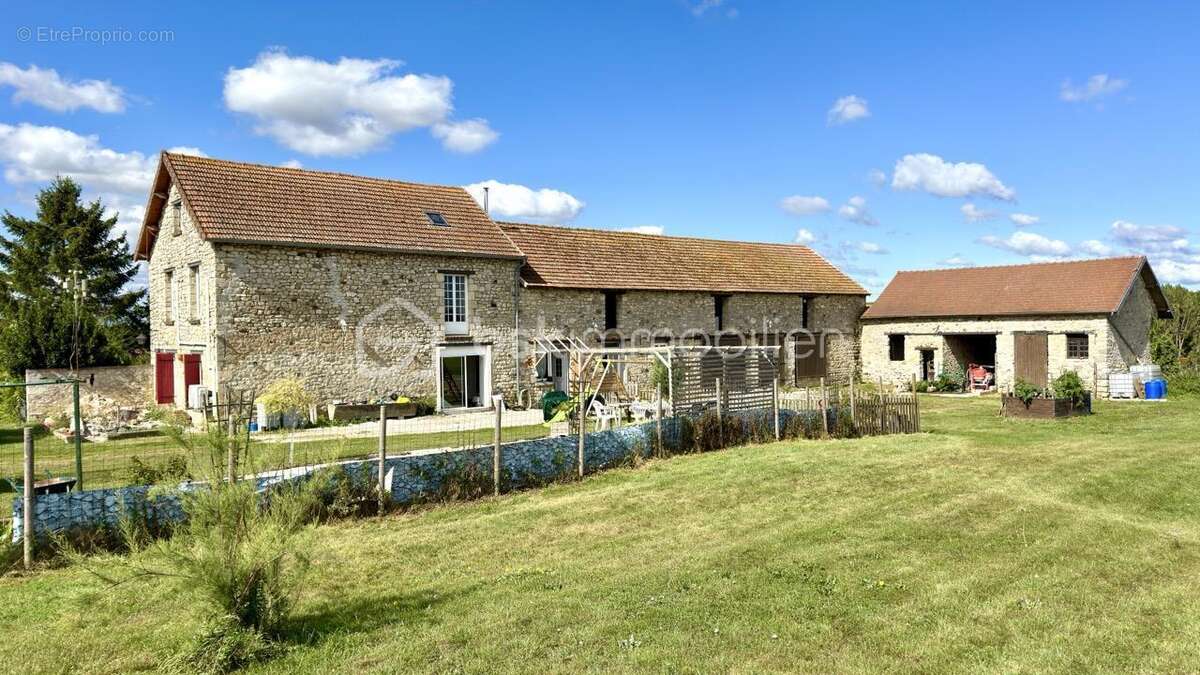 Maison à SAINT-GENGOULPH