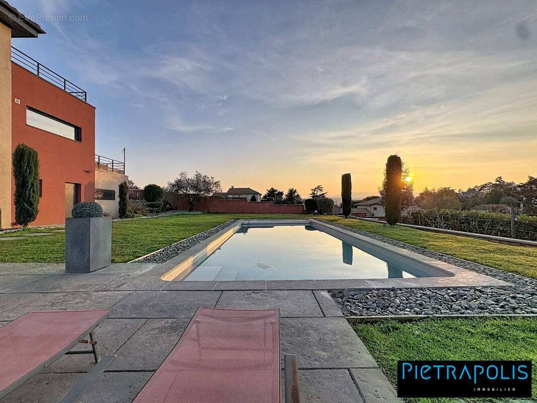 Maison à SAINT-GENIS-LAVAL