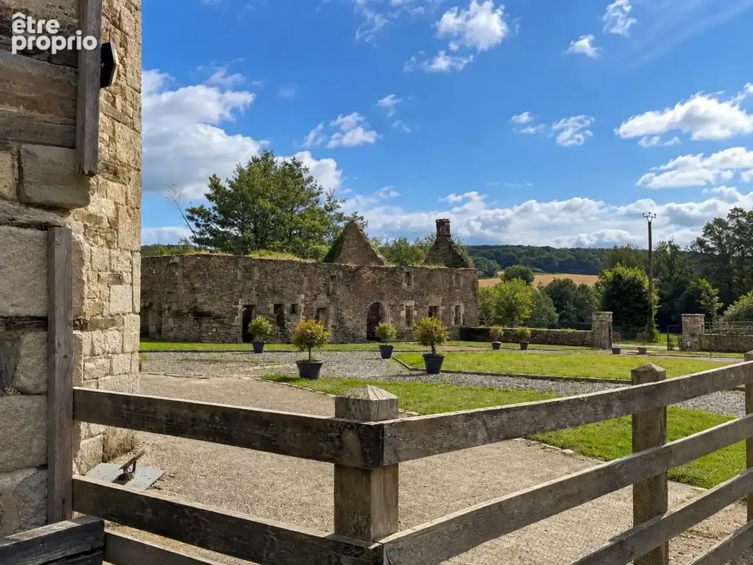 Manoir historique du xivᵉ siècle – 543 m² – 9 chambres – 5,5 hectares - photo 6