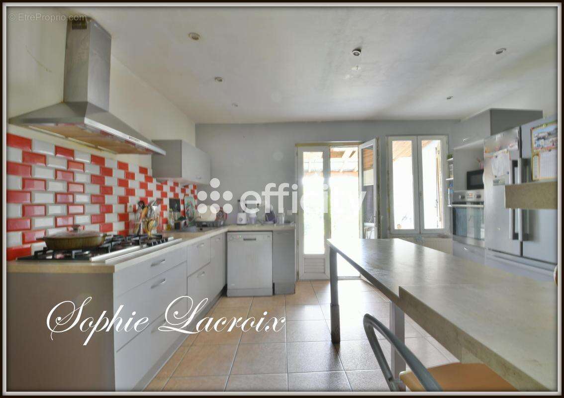 Maison à SALAISE-SUR-SANNE