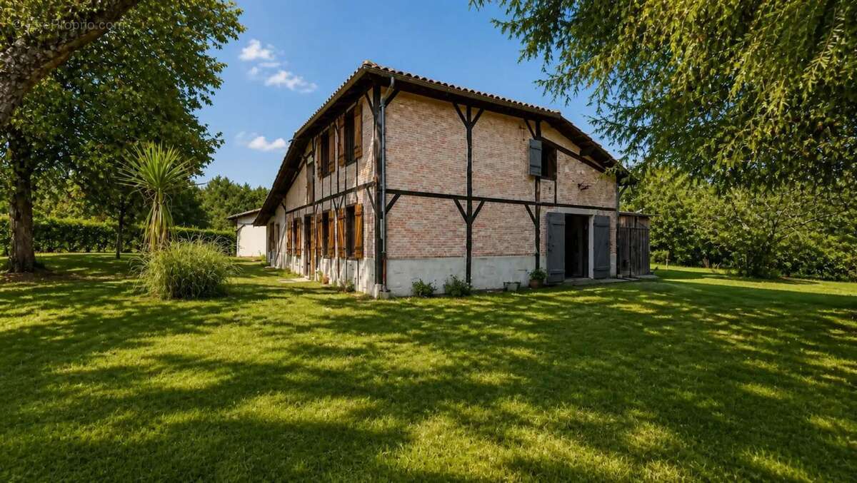 Maison de 6 pièces de 140 m² à Sore - photo 2