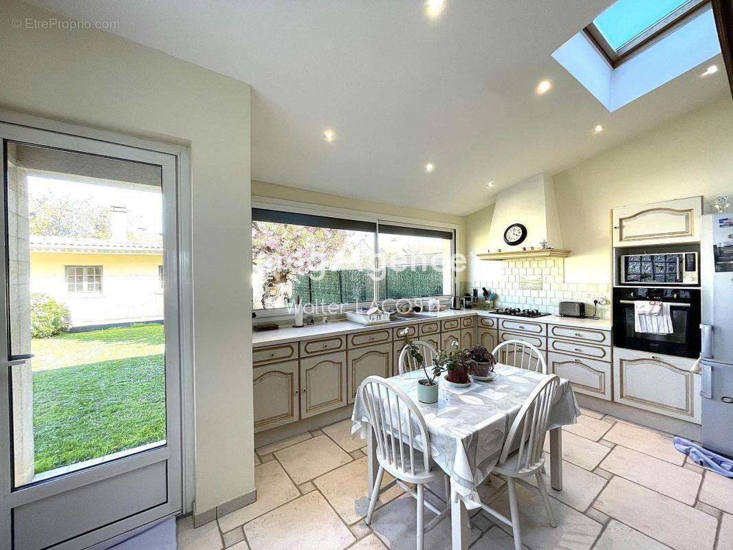 Maison à LES CLAYES-SOUS-BOIS