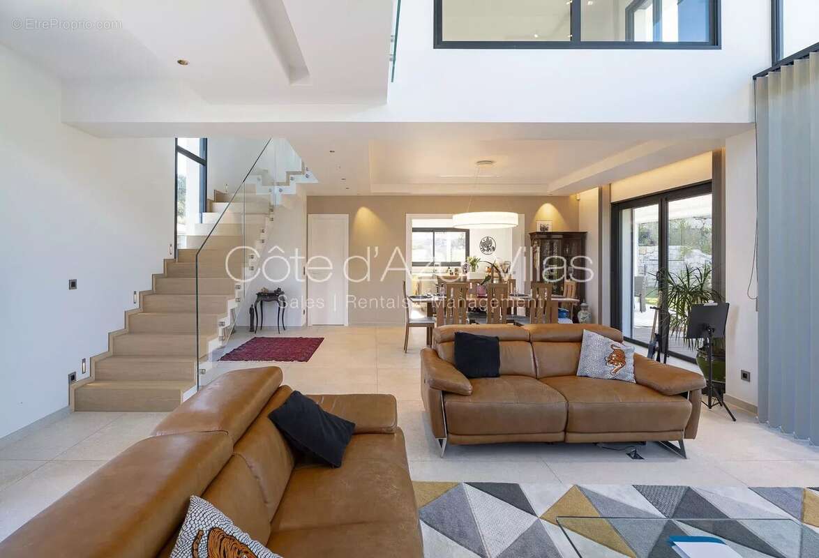 Maison à ROQUEFORT-LES-PINS