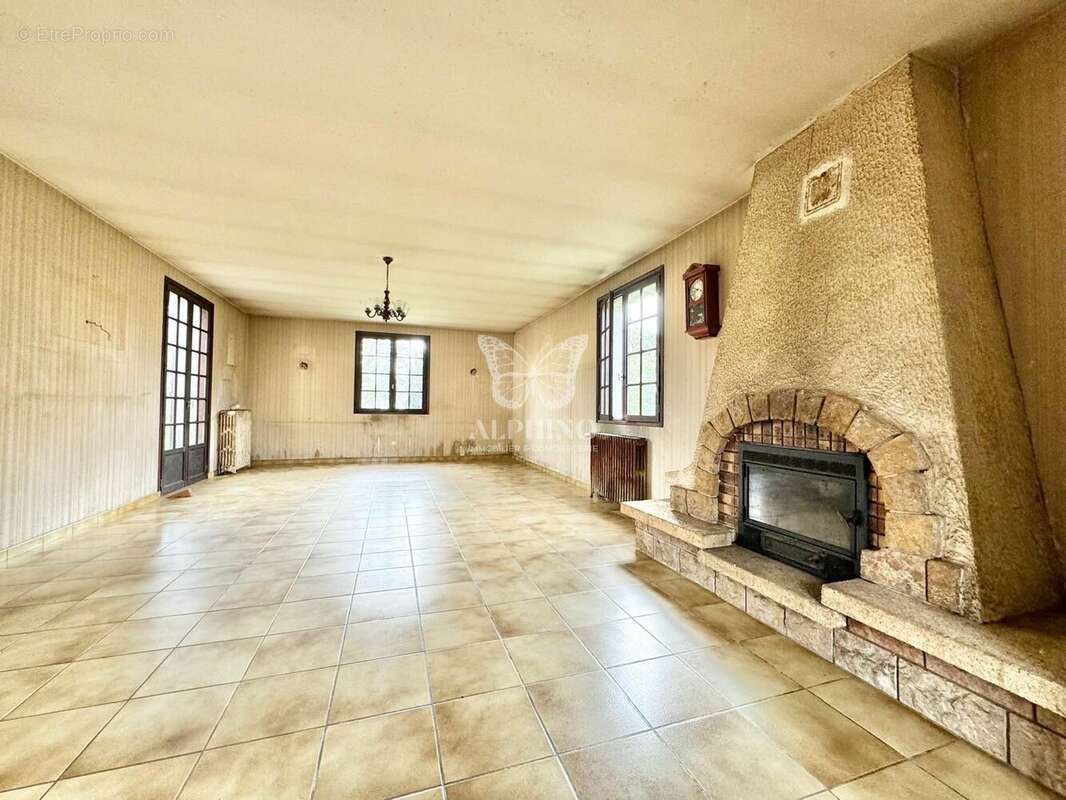 Maison à CONDAT-SUR-VIENNE