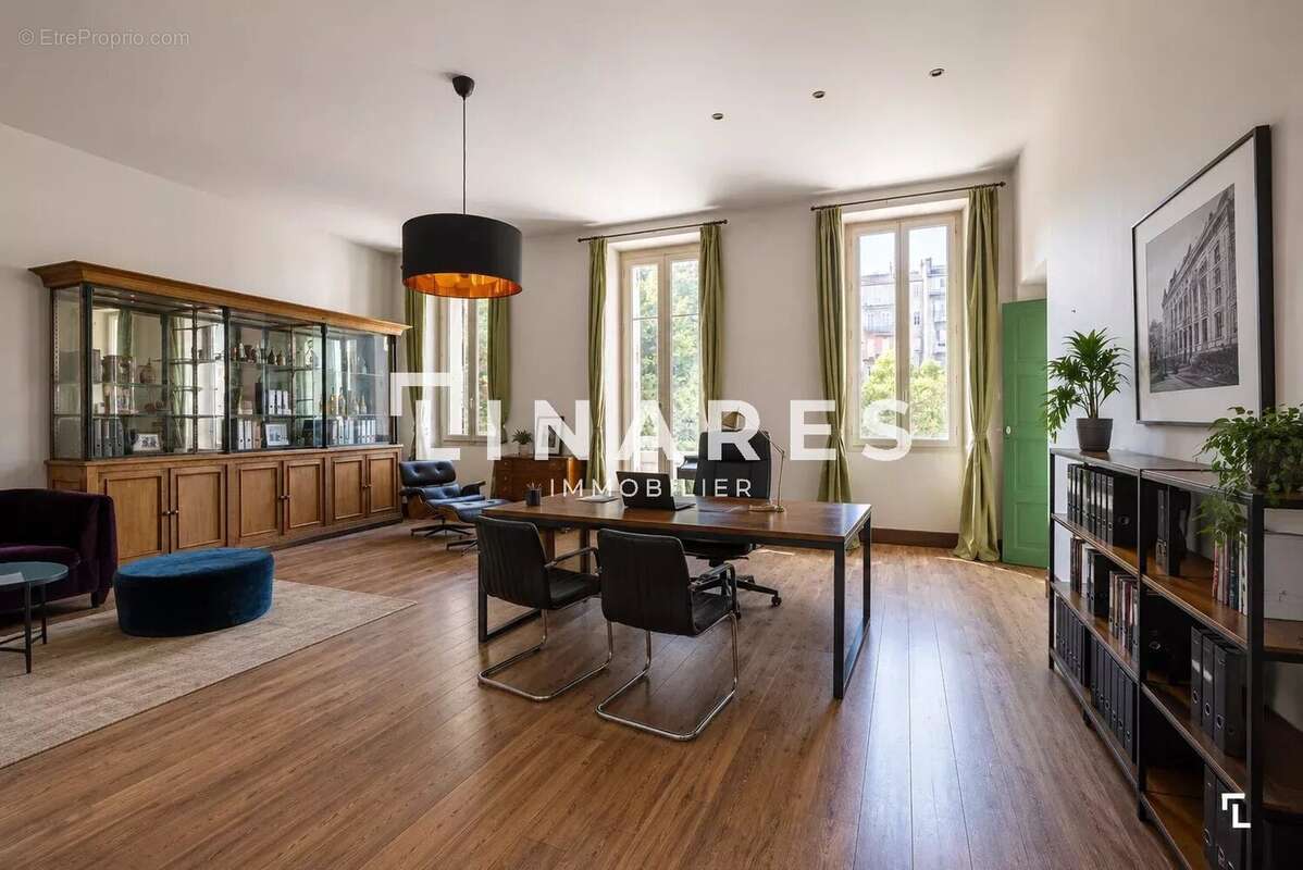 OFFICE AFFAIR - Bureaux T5 de 164m2 + Mezzanine - Box (sus) - 13008 Périer - photo 2