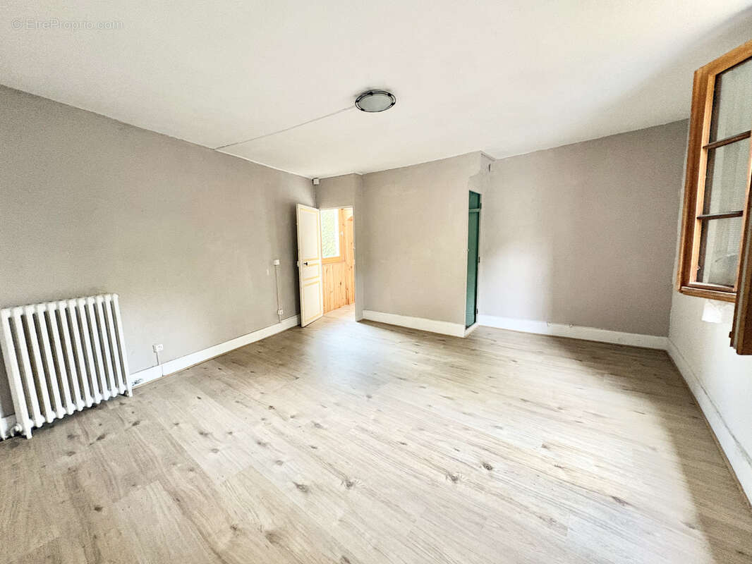 Maison à TERRASSON-LAVILLEDIEU