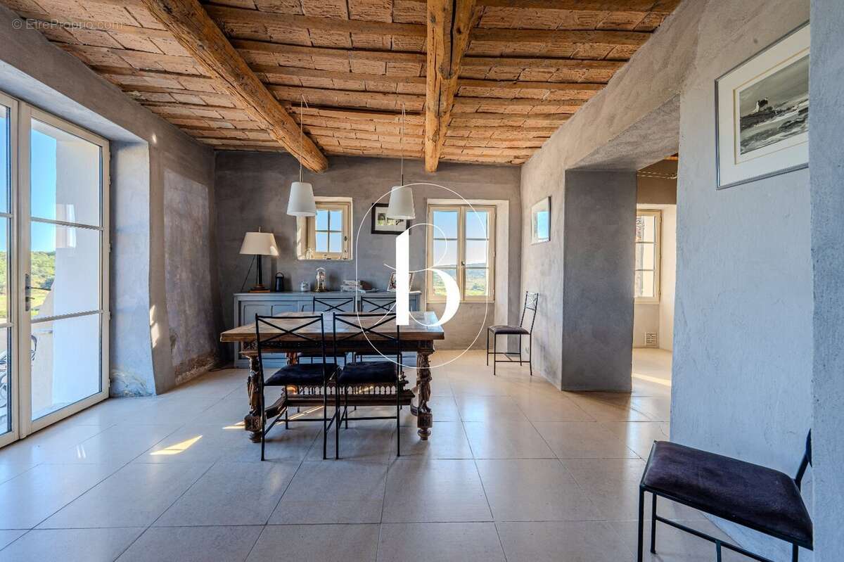 Charmante maison de village entièrement restaurée avec piscine et vue exceptionnelle - photo 9
