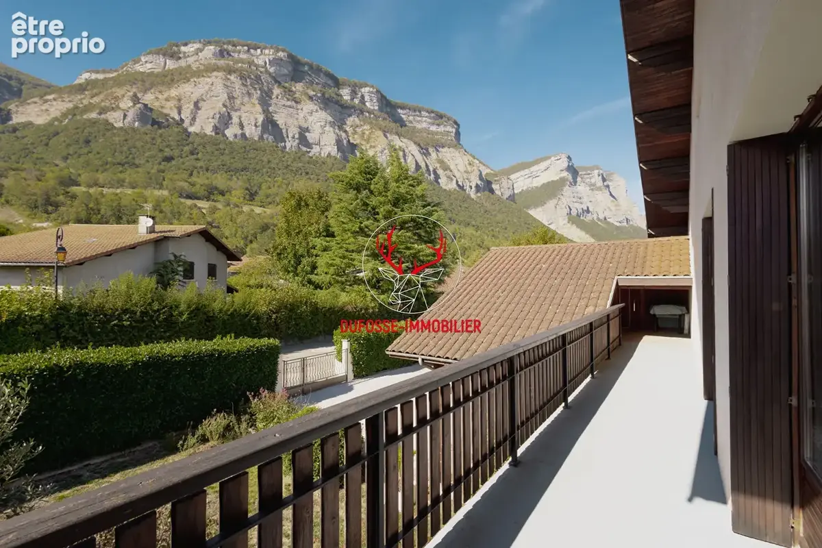 Crolles, Grande maison de 256 m² , vues sur Belledonne et Chartreuse. - photo 3