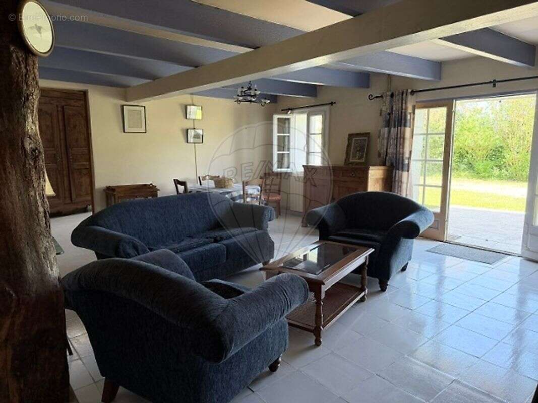 Maison à CHAILLEVETTE
