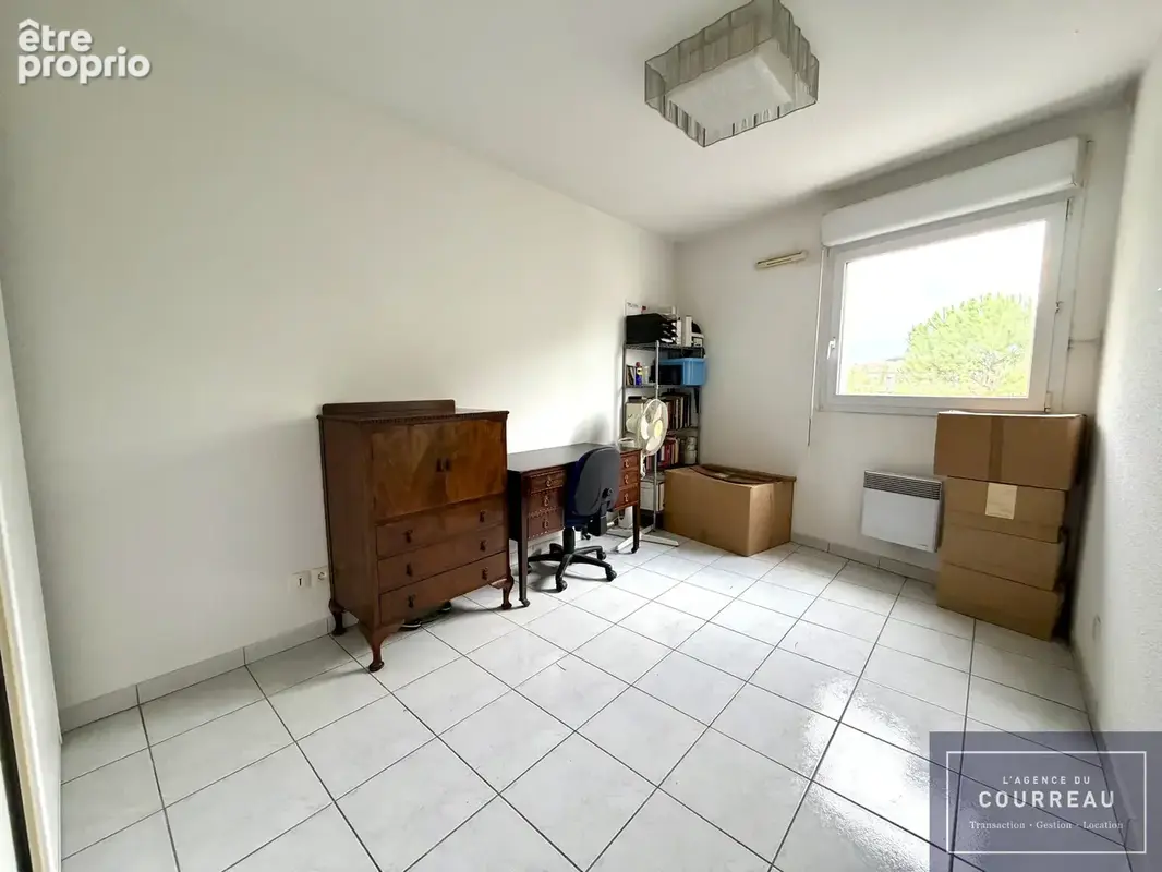 Quartier la martelle, appartement T3 , terrasse et parking , - photo 11