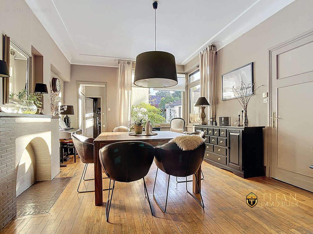 Maison de caractère de plus de 543 m² avec local commercial, garage et grand jardin  Secteur Coudekerque-Branche. Titan immobilier - Maison à COUDEKERQUE-BRANCHE