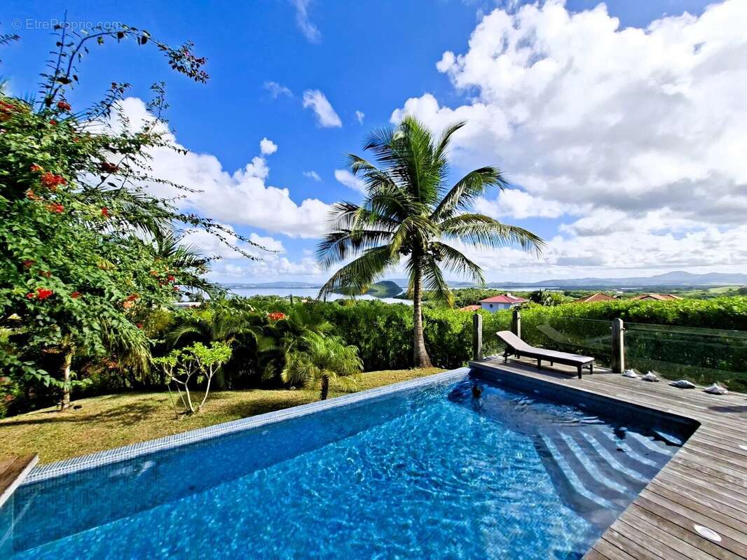 Maison à LES TROIS-ILETS