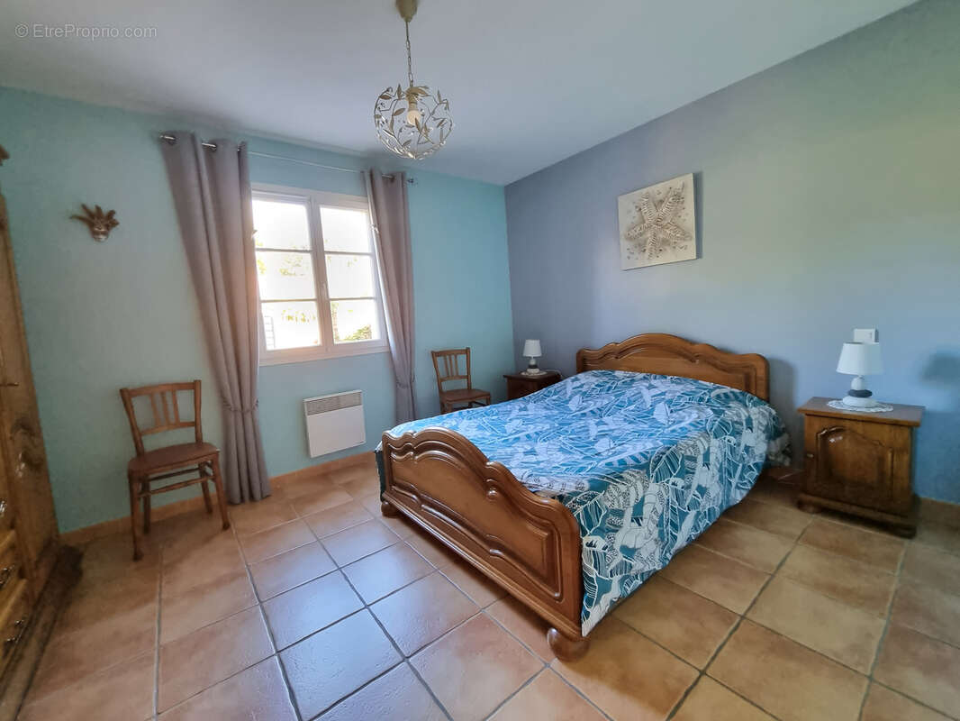 A Régusse Villa de plain-pied avec garage sur1074m2 - photo 7