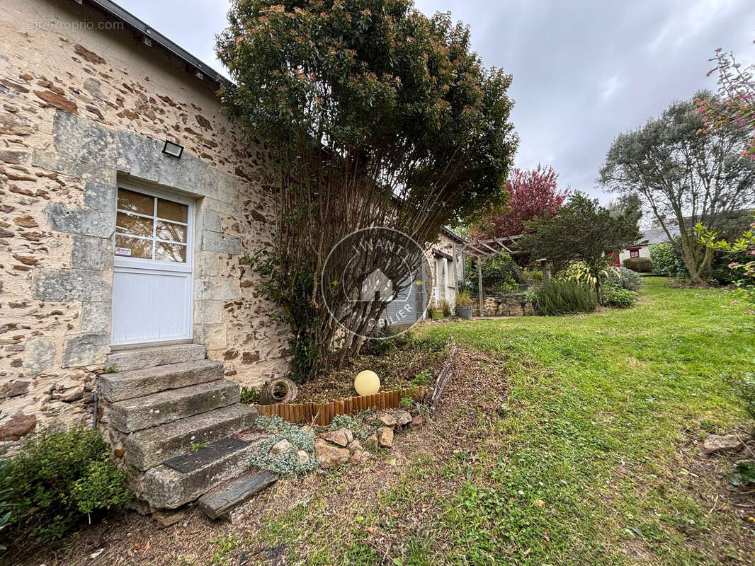 Maison à SAINT-REMY-LA-VARENNE