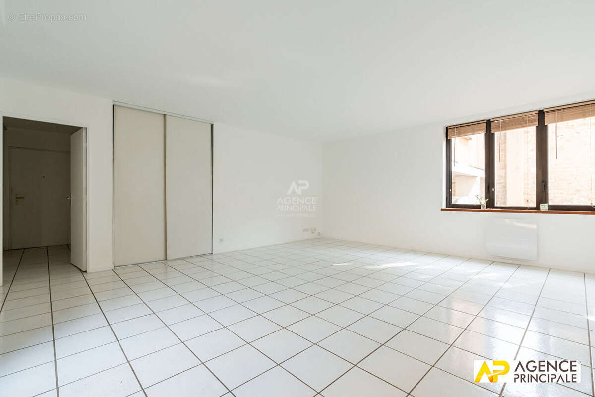 Appartement  4 pièce(s) - Ascenseur - terrasse - grand séjour - 78m² - photo 2