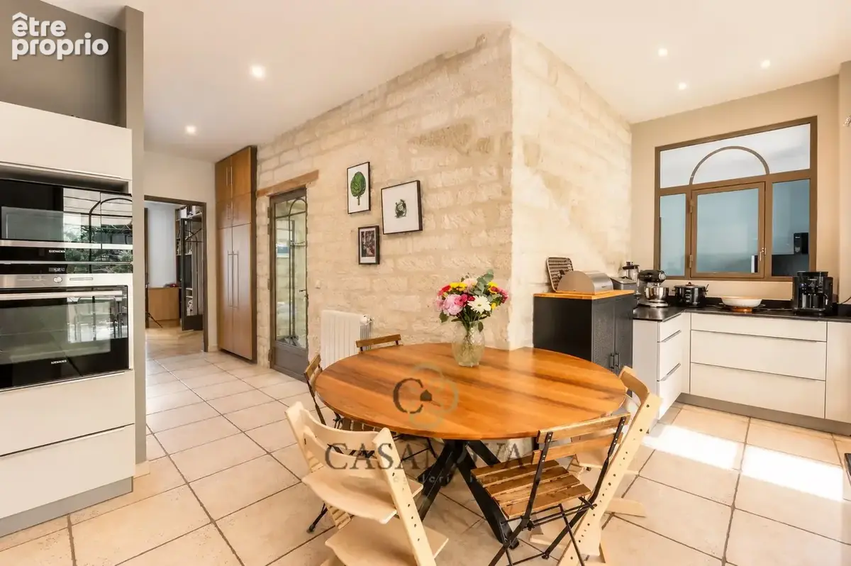 Montpellier  Les Arceaux. Élégante maison de maître rénovée avec piscine, jardin paysager et doubles garages. - photo 9