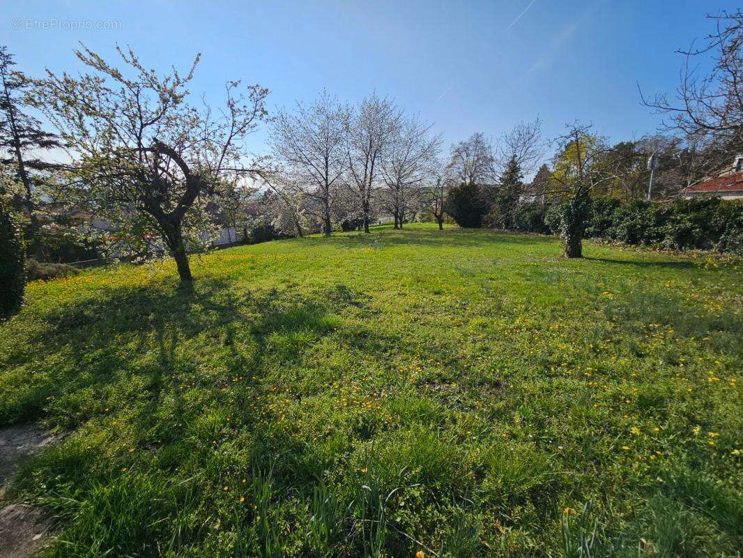 Terrain à vendre de 957 m² -PERIGNAT LES SARLIEVE (63170) - photo 5