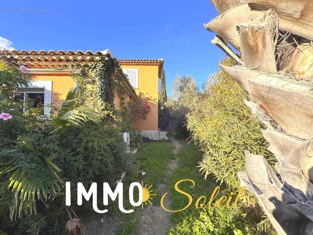 Maison à SAINT-CYR-SUR-MER