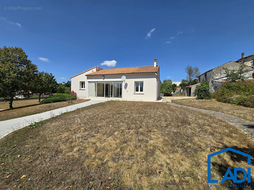 À VENDRE, Pavillon avec beau terrain à Saint-Maixent-l'École - photo 1