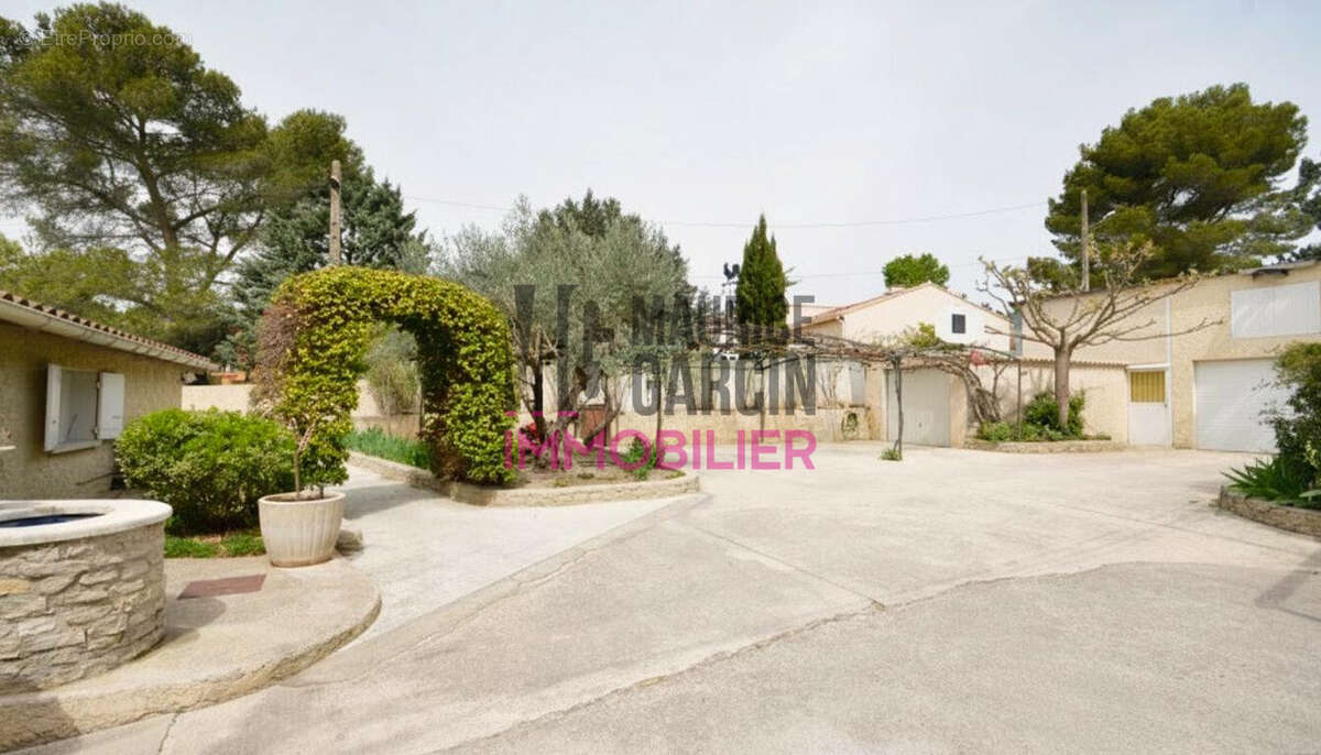 Maison à L'ISLE-SUR-LA-SORGUE