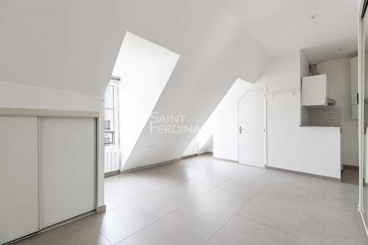 Appartement à PARIS-17E