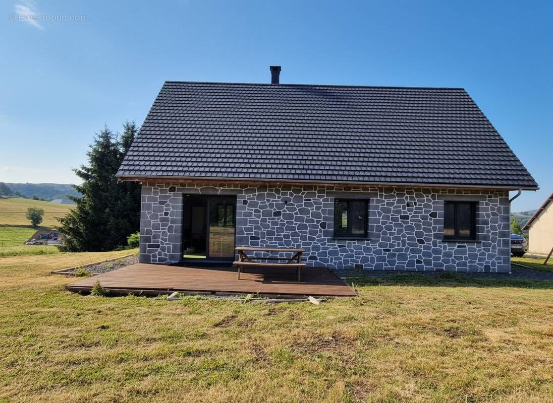 Maison à BESSE-ET-SAINT-ANASTAISE