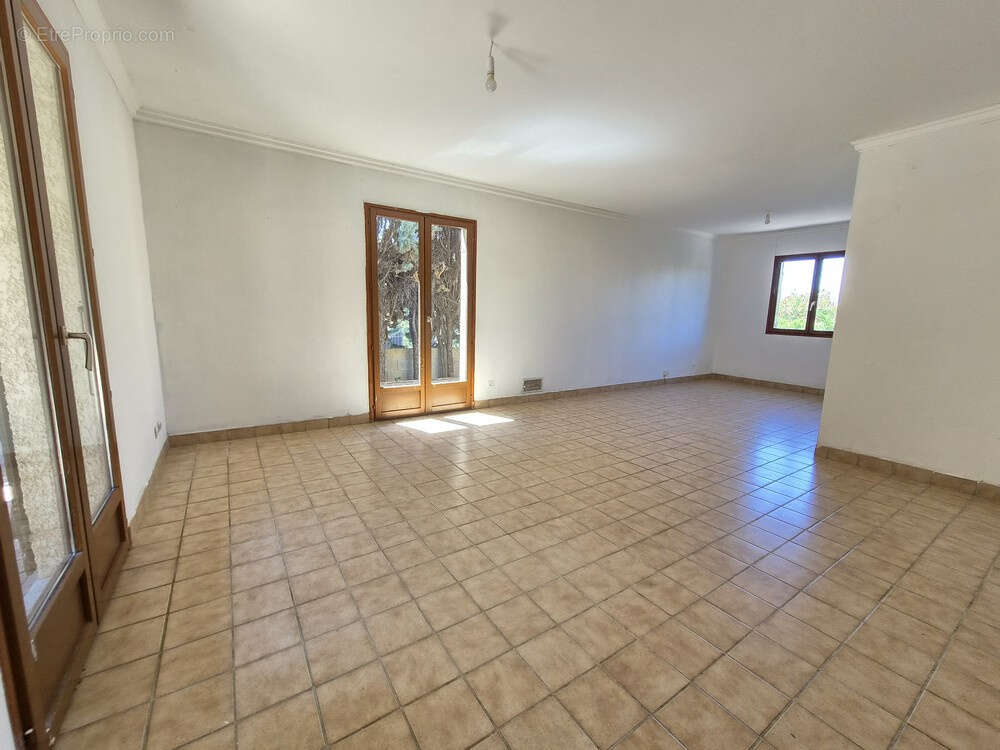 Maison 4 pièces de 91 m2 avec sous-sol complet   Le Péage-de-Roussillon   Proche gare - photo 5