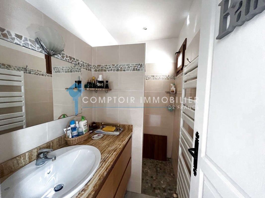 A Vendre GARD (30) - Village en périphérie d'Uzès : Maison de village P3 avec garage, cave et terrasse - photo 7
