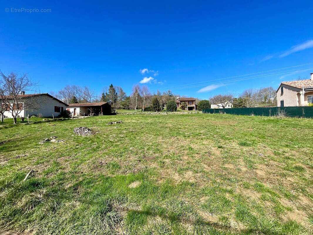 Terrain constructible sur la commune de Montjoie En Couserans - photo 2