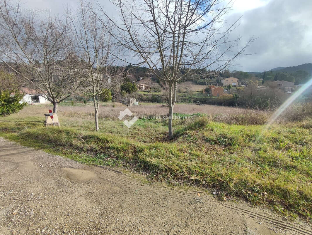 Terrain à VILLEFLOURE