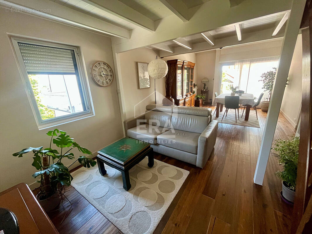 Appartement à VILLEPREUX