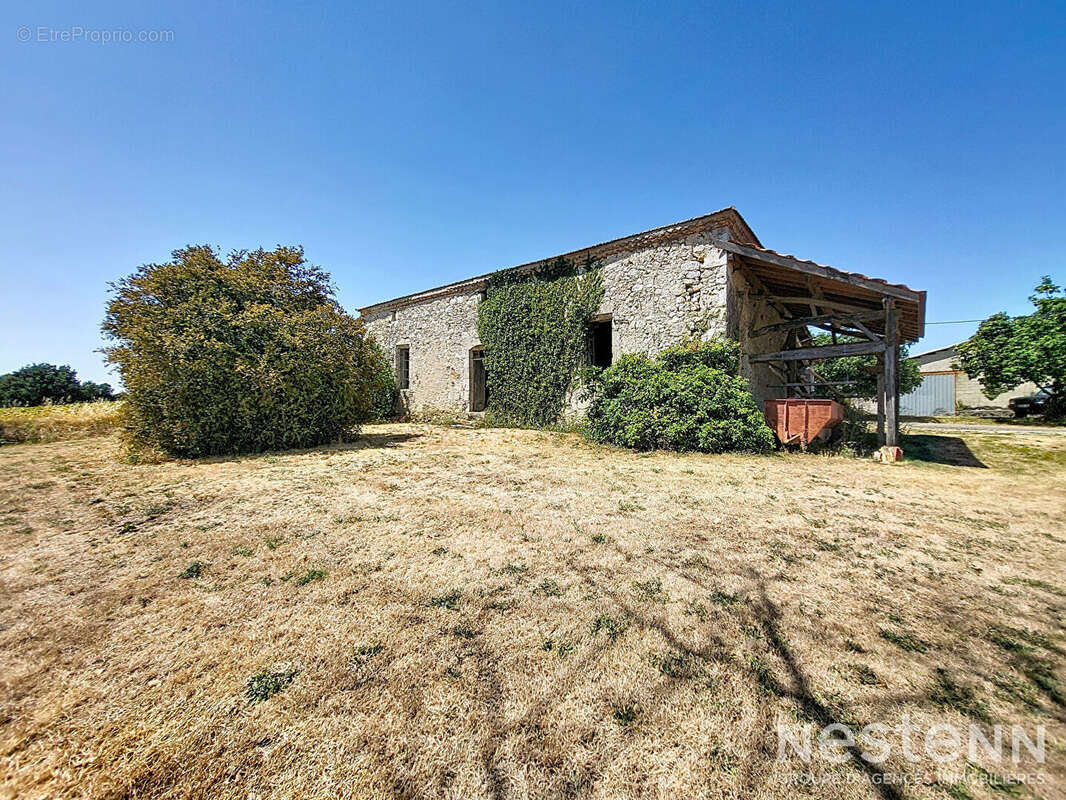 A Vendre Propriété avec Maisons d'habitation, dépendances sur plus d'un hectare à Saint-Mezard - photo 17