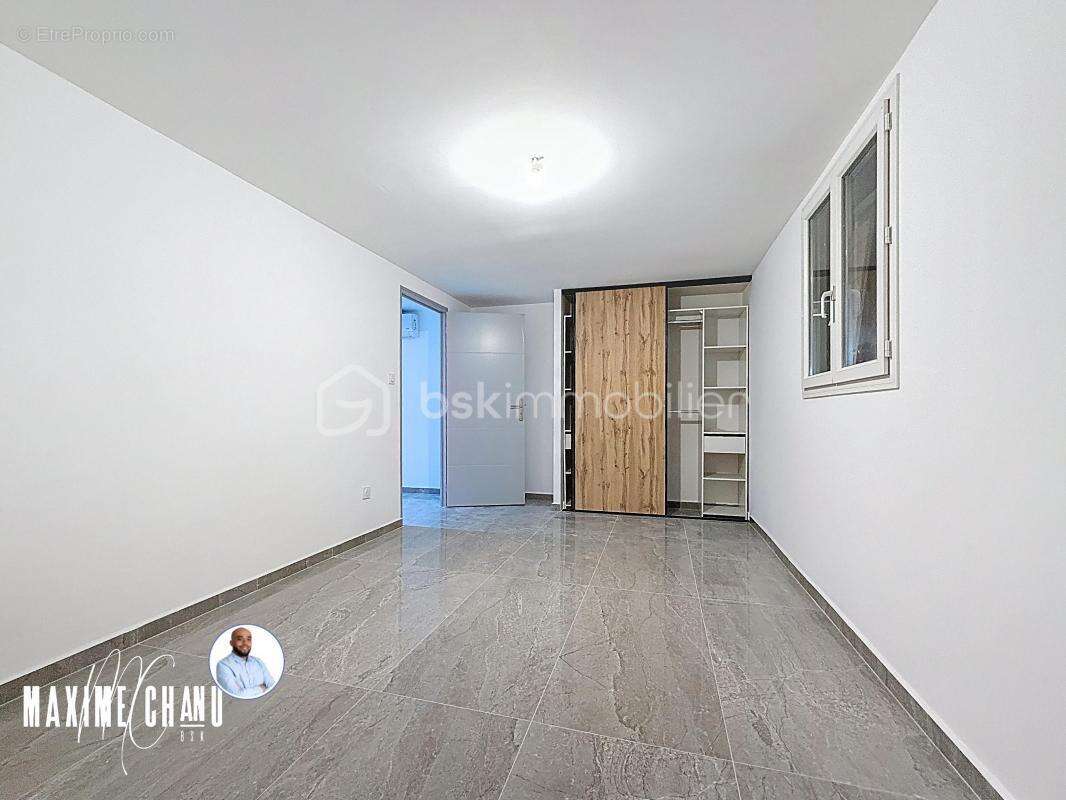 Maison à VAILHAUQUES