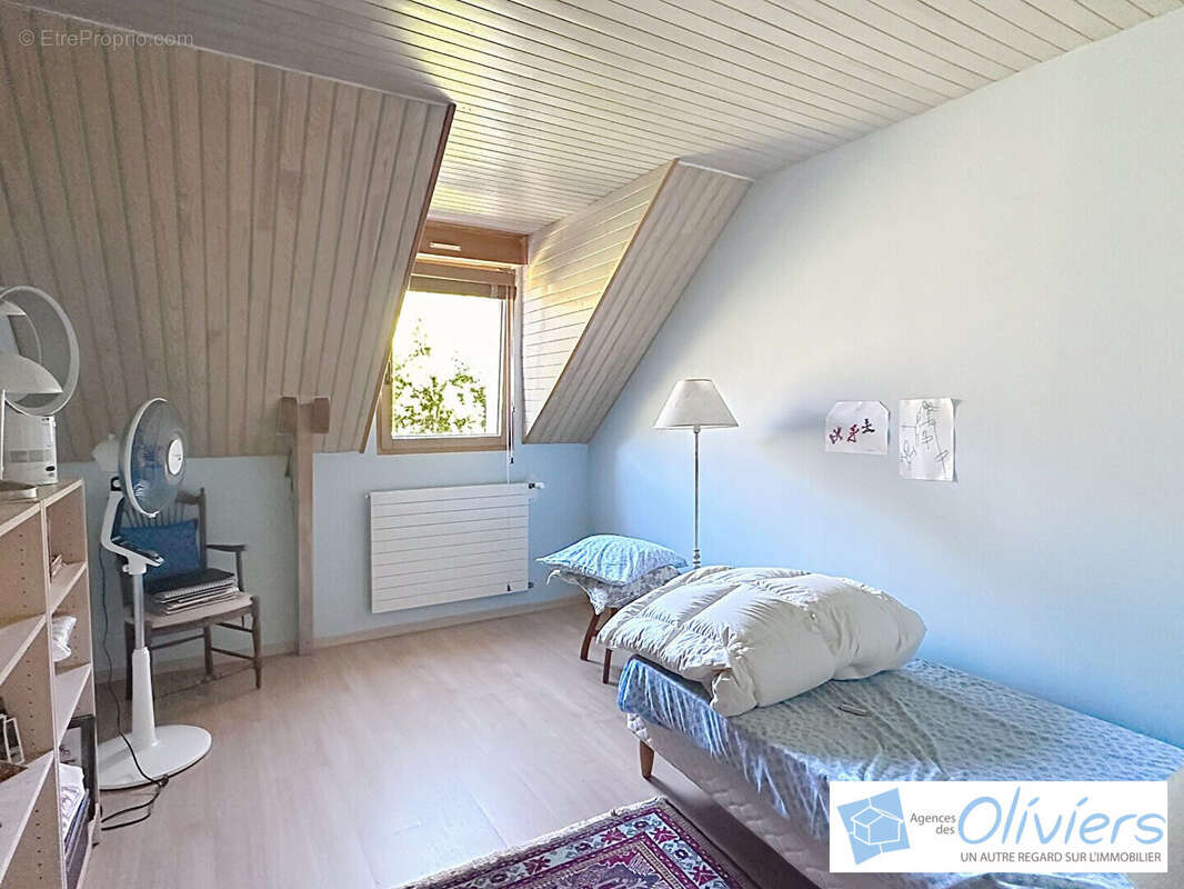 Maison à LA CELLE-LES-BORDES