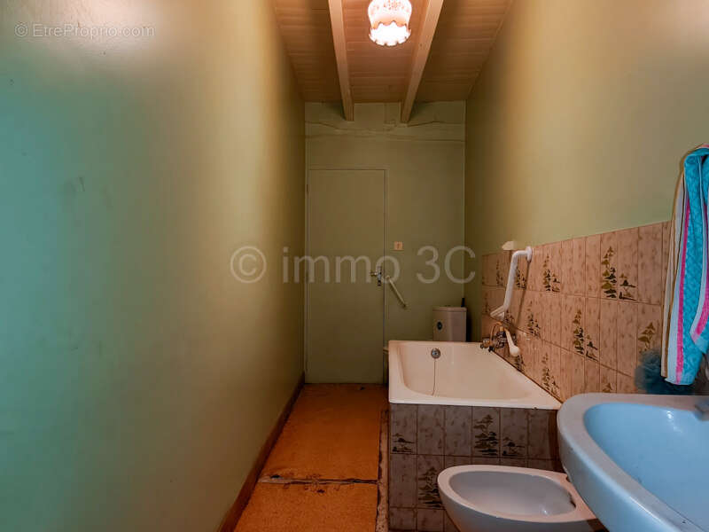 Maison en pierre à rénover avec terrain et grange - photo 11