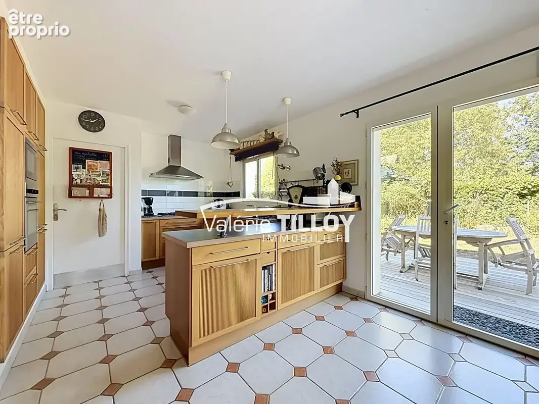Maison à vendre à Bruz, Bois de Carcé : 138 m², 3 chambres et bureau, séjour de 46 m², jardin sans vis-à-vis, 2 terrasses et gar - photo 4