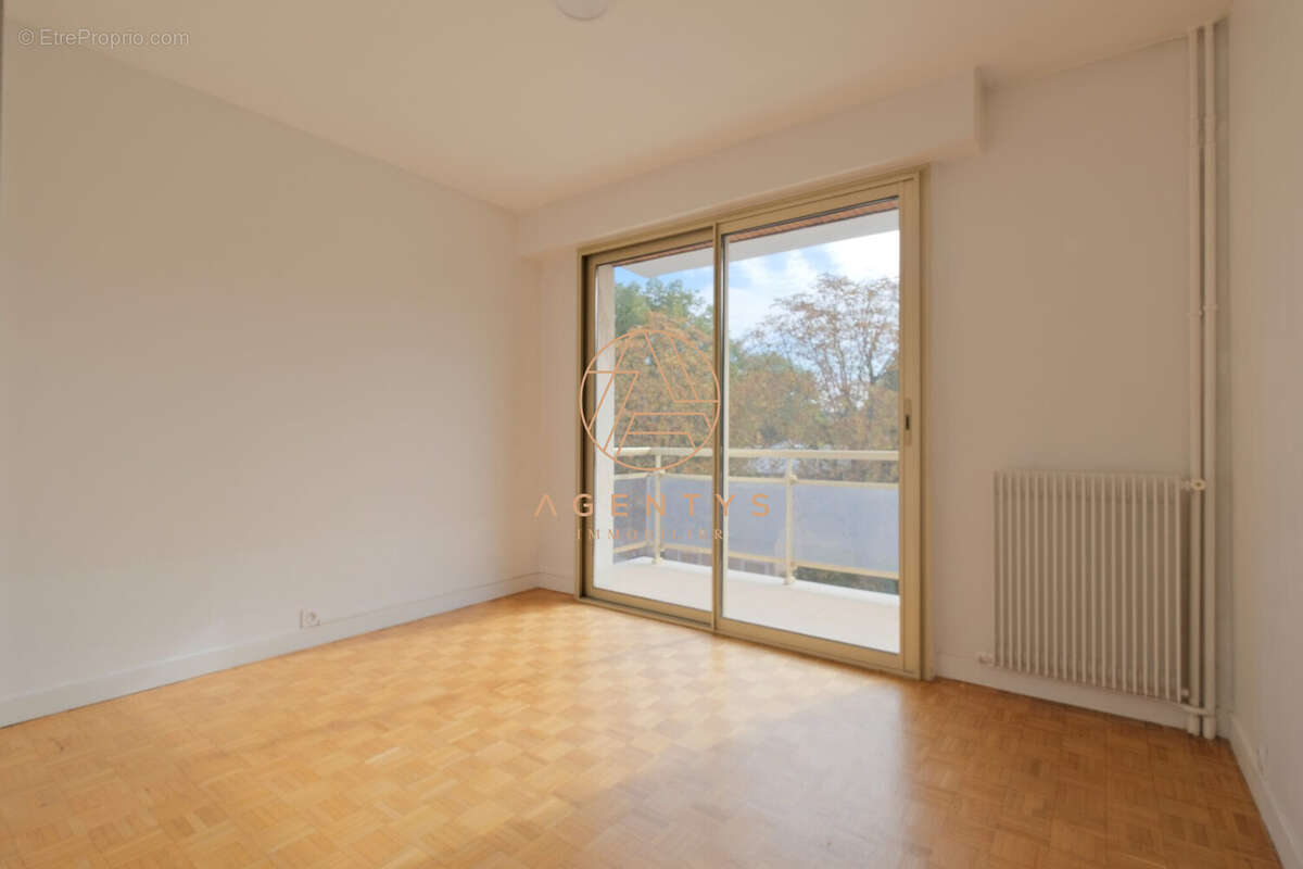 Appartement à SAINT-MAUR-DES-FOSSES