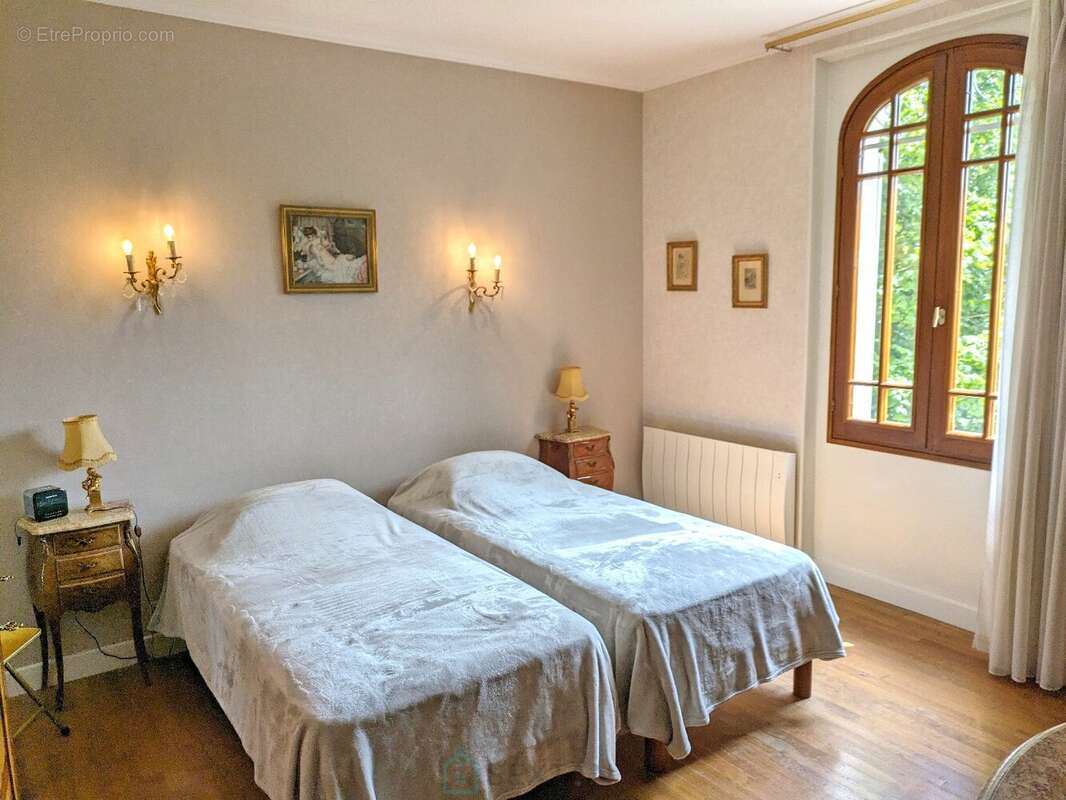 Au Bugue, maison de 129m² des années 30. - photo 7
