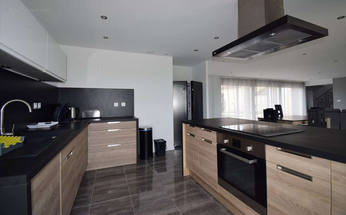 Maison à SAINT-CLEMENT-DE-REGNAT