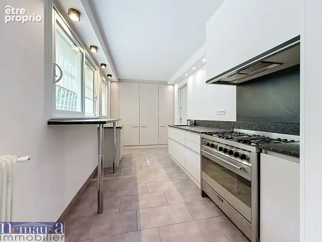 A vendre Maison de plain-pied rénovée avec jardin   Nîmes Saint-Césaire - photo 2