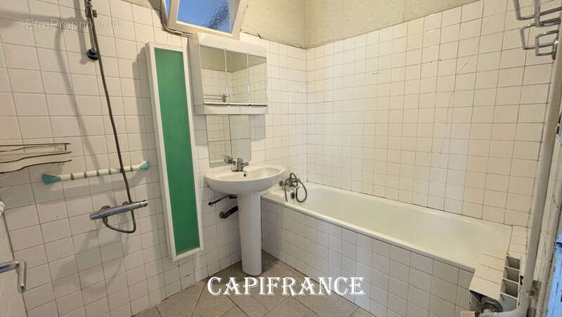 Maison charentaise en pierre à rénover - 9 pièces - 190 m² habitables - 5 chambres - Dépendances & Grenier Réhabilitable - MORAG - photo 11