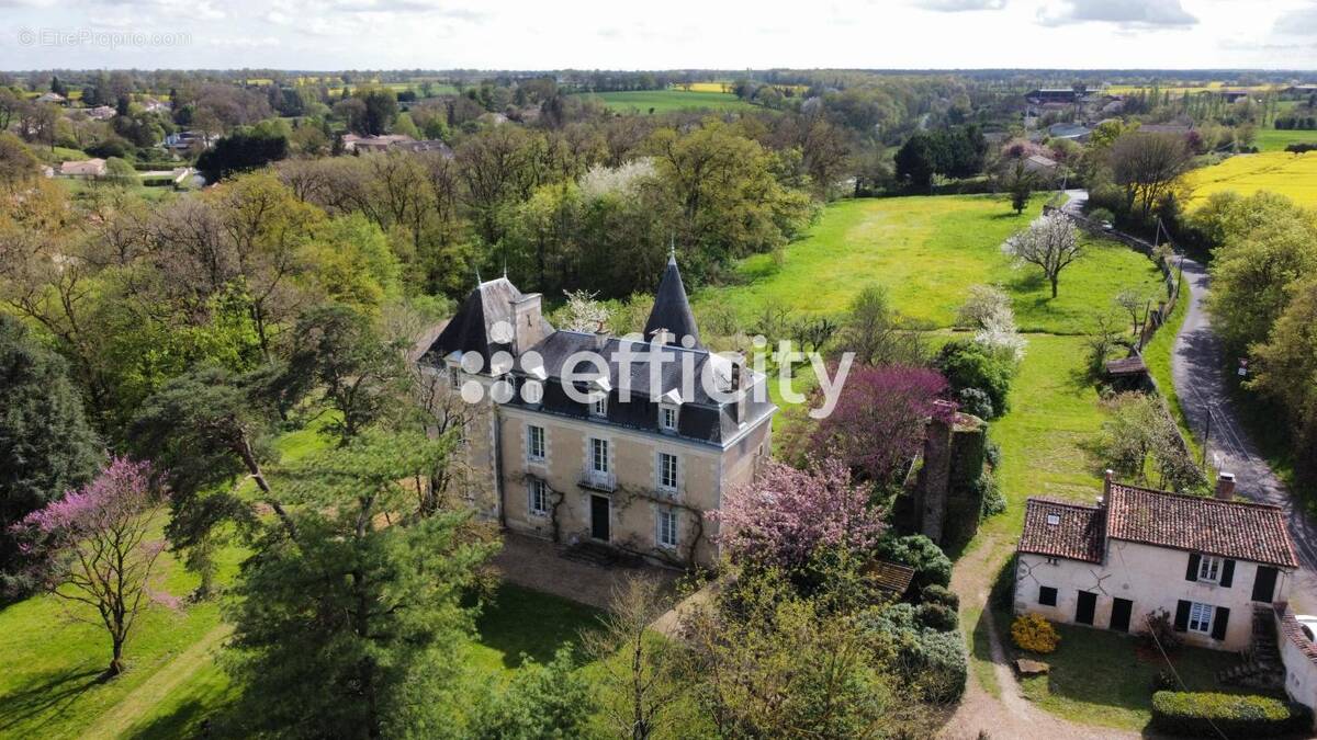 Maison à LATILLE